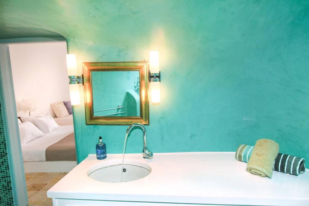 Villa Dionyssos Cave House à Oia  Extérieur photo