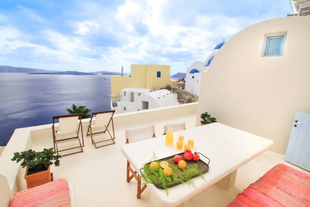 Villa Dionyssos Cave House à Oia  Extérieur photo