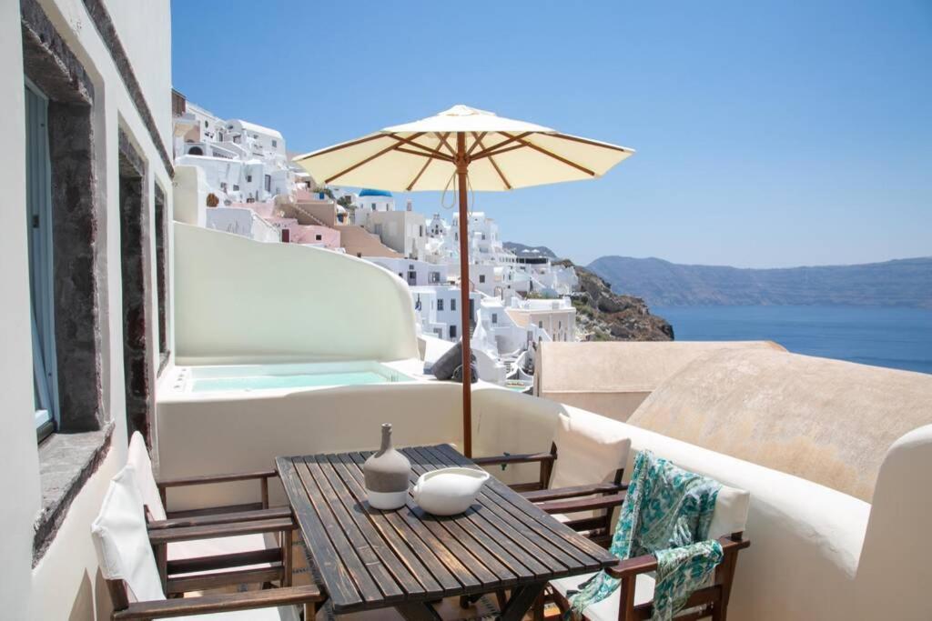 Villa Dionyssos Cave House à Oia  Extérieur photo