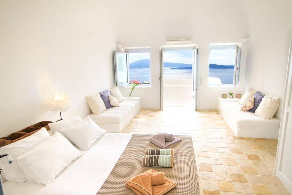 Villa Dionyssos Cave House à Oia  Extérieur photo