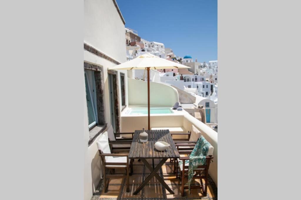 Villa Dionyssos Cave House à Oia  Extérieur photo