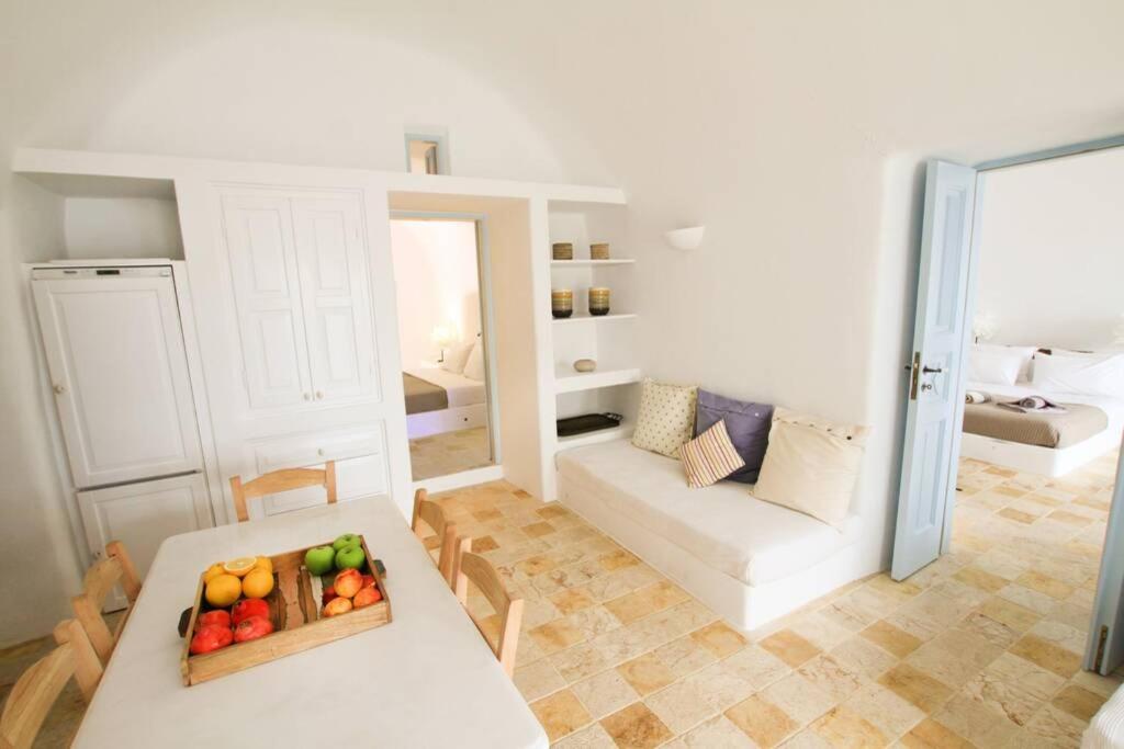 Villa Dionyssos Cave House à Oia  Extérieur photo