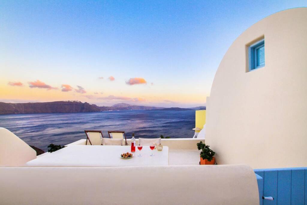 Villa Dionyssos Cave House à Oia  Extérieur photo