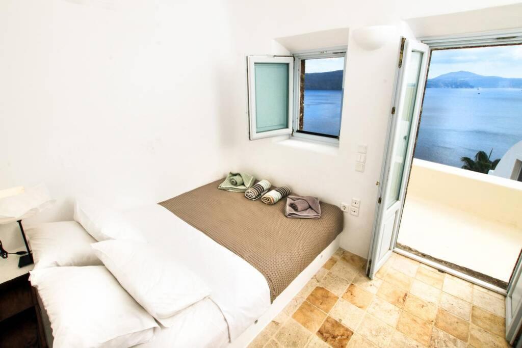 Villa Dionyssos Cave House à Oia  Extérieur photo